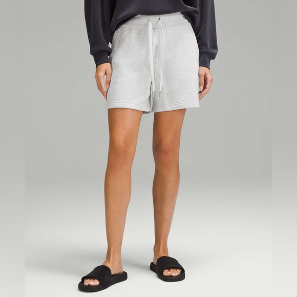 Lululemon Scuba High-Rise Short 5" | Heathered Core Ultra Light Grey | NEW/NWOT! - Picture 1 of 9